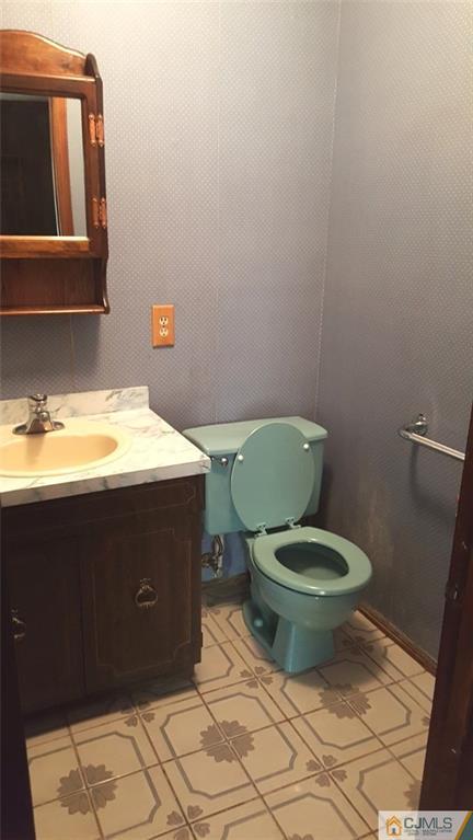131 South Cliff Road Colonia, NJ 07067 - Photo 16 of 20 a bathroom with a toilet a sink and mirror