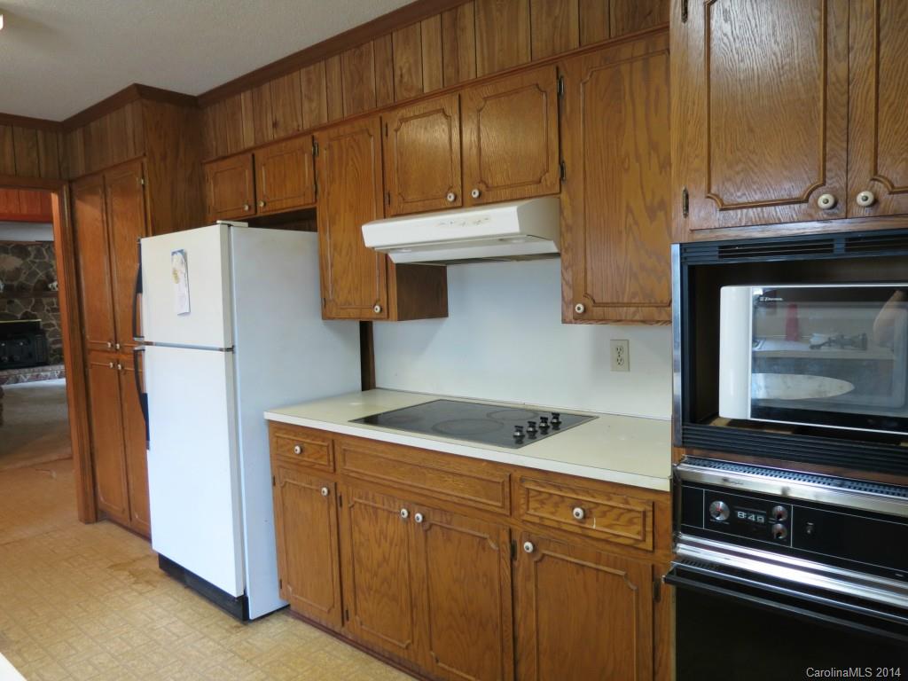 4655 Percival Road Rock Hill, SC 29730 - Photo 9 of 14 a kitchen with cabinets and appliances