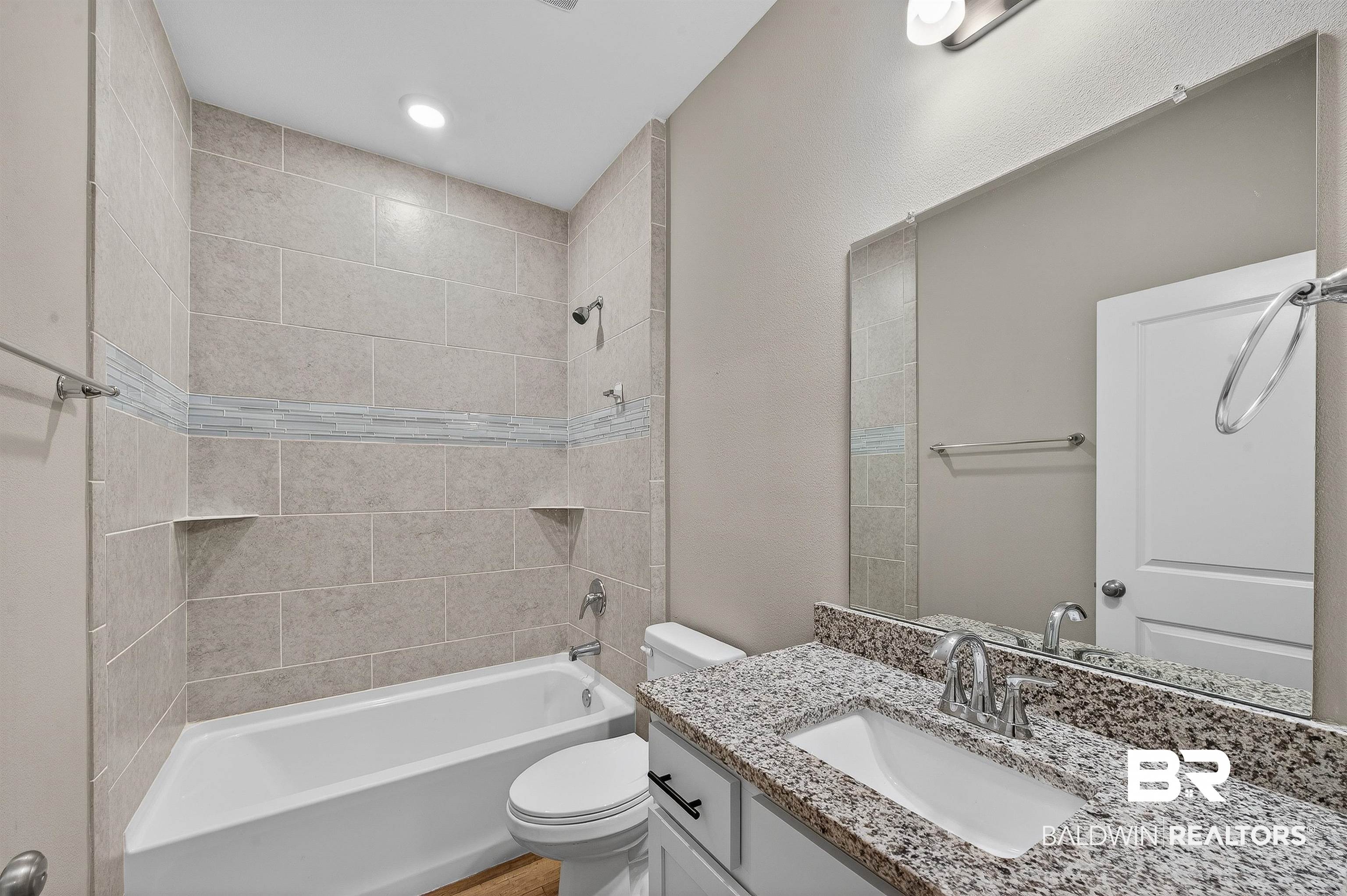 9010 Eagle Lane Foley, AL 36535 - Photo 46 of 74 Guest Bathroom