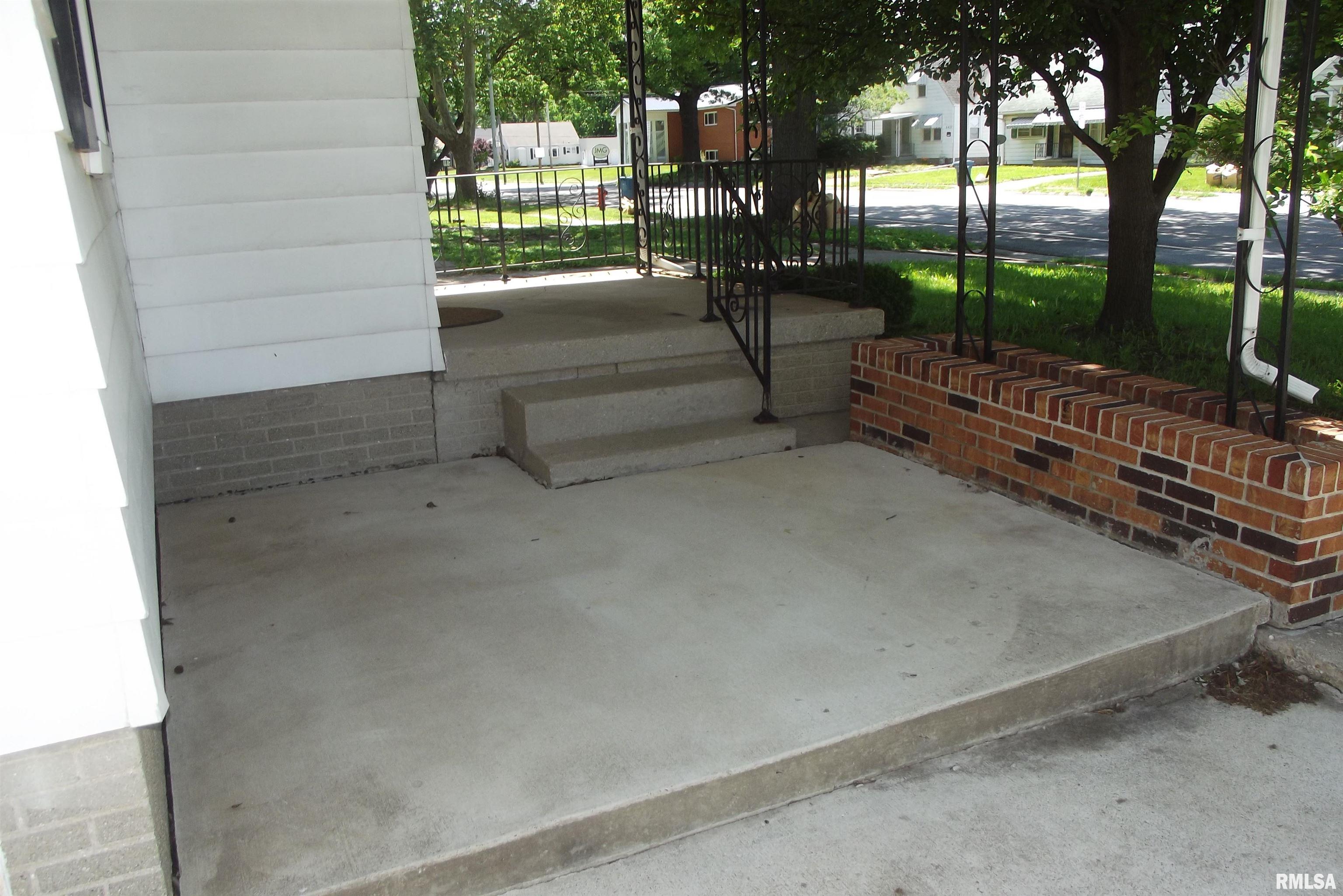 2432 South 5th Street Springfield, IL 62703 - Photo 3 of 20