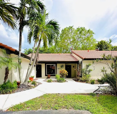 $2,300 | 15210 Southwest 48th Terrace, Unit G83, Miami, FL 33185