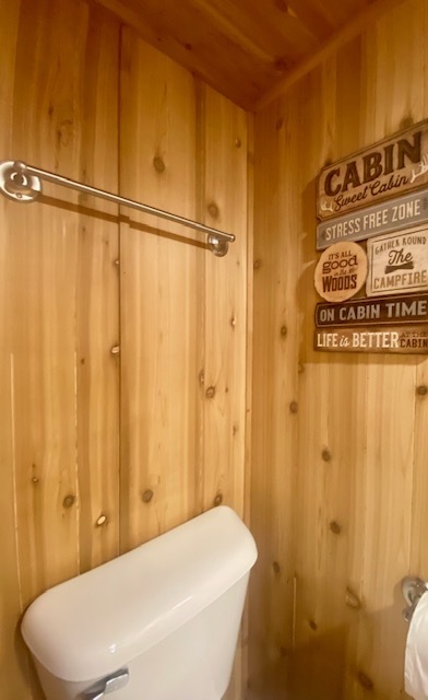 8-90 Woodhaven Sublette, IL 61367 - Photo 28 of 30 a bathroom with a white tub and shower curtain