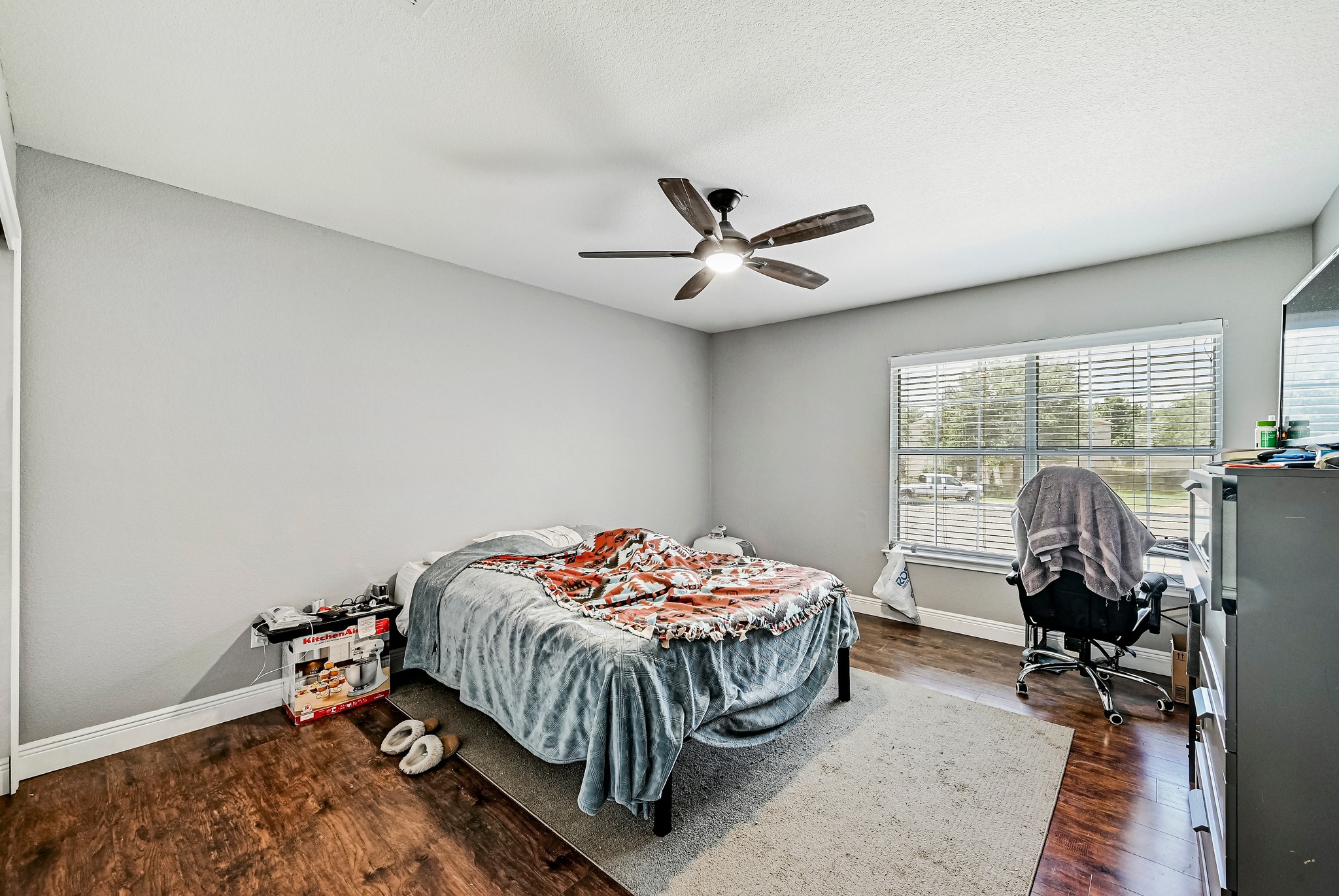 104 North Sumac Lane Georgetown, TX 78633 - Photo 36 of 40 Well-lit sleeping quarters feature rich hardwood flooring and a functional ceiling fan.