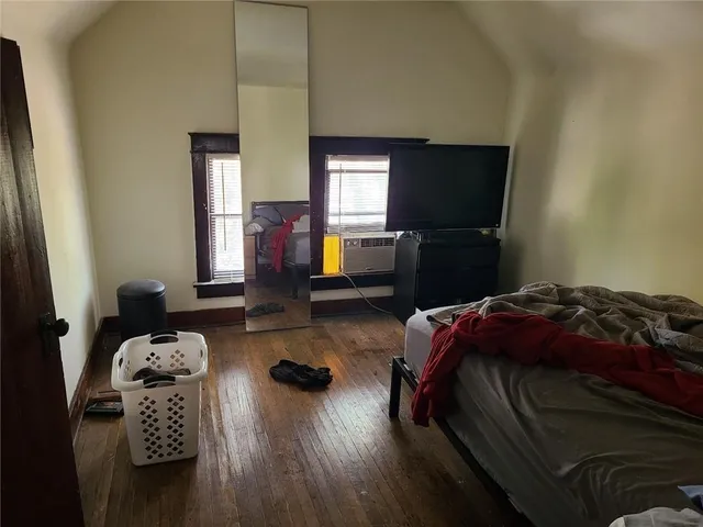 $285,000 | 835 West 39th Terrace, Kansas City, MO 64111