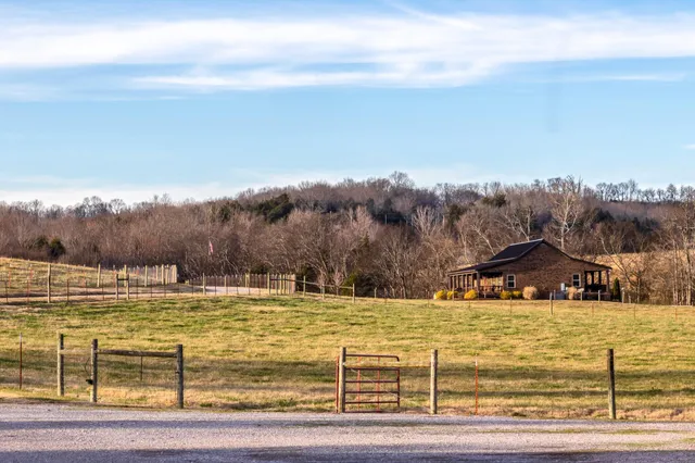 $1,675,000 | 2564 New Highway 7, Santa Fe, TN 38482