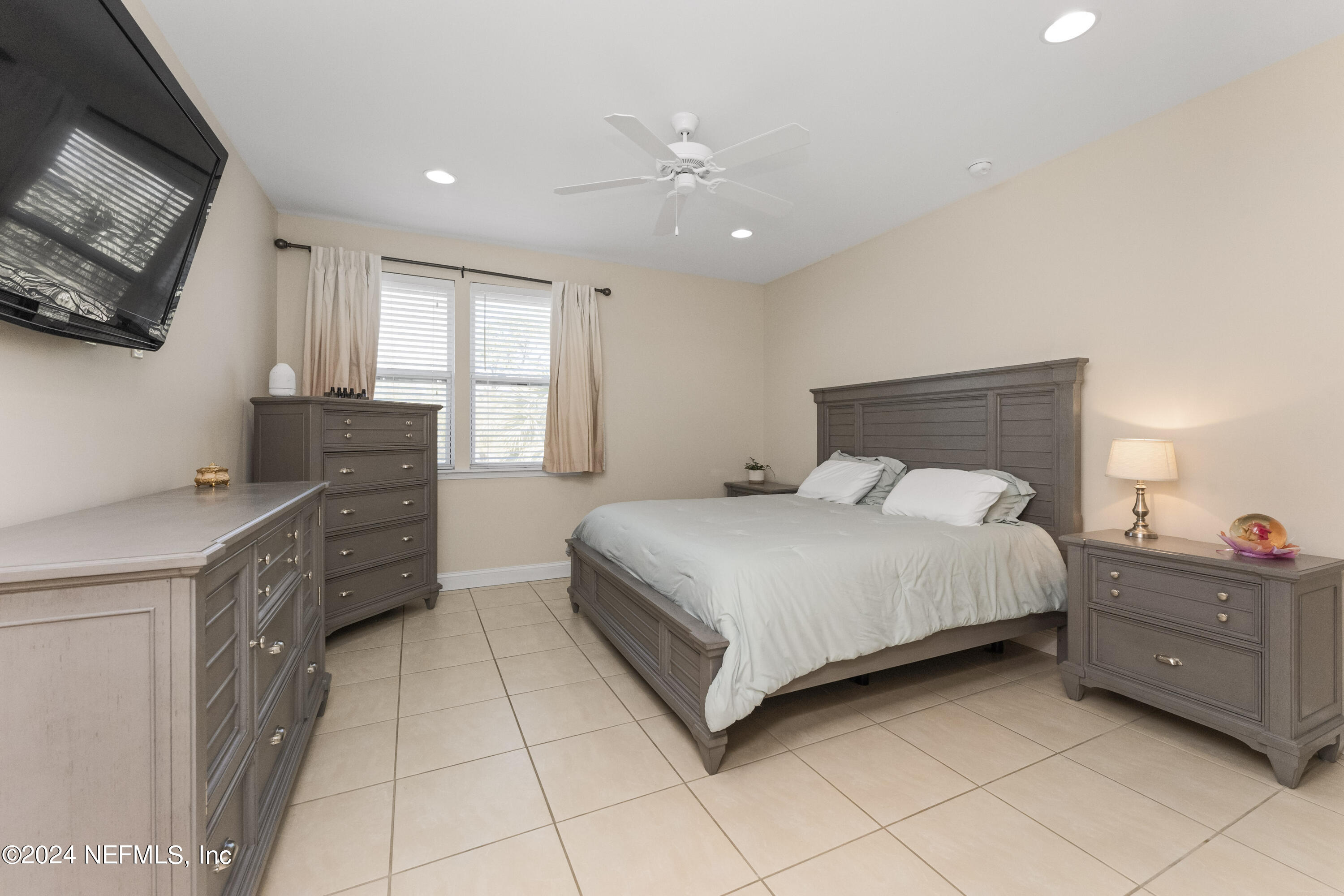 125 Donner Road Atlantic Beach, FL 32233 - Photo 12 of 21 Large Primary Bedroom