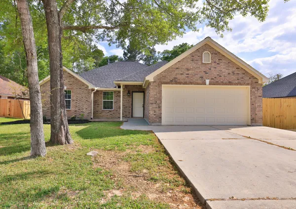 $299,900 | 1241 Chateau Woods Pkwy Drive, Conroe, TX 77385