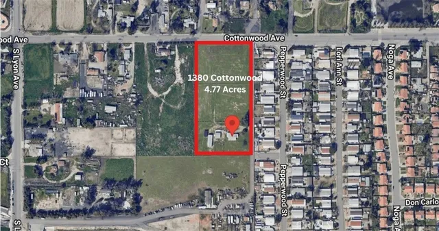 a view of entryway front of a building