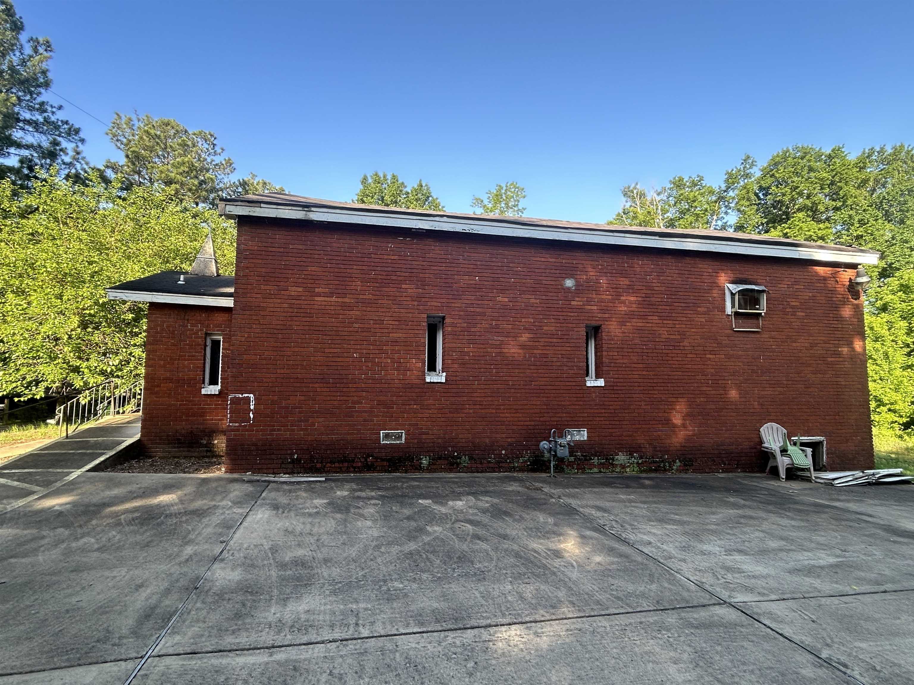 5351 Benjestown Road Memphis, TN 38127 - Photo 2 of 5 a view of a backyard