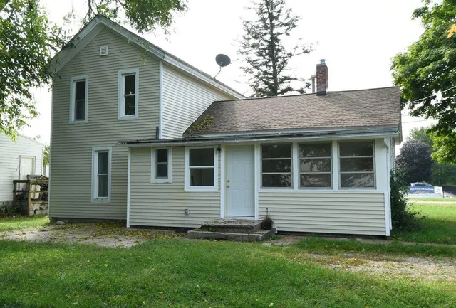 $199,000 | 501 East Paw Paw Street, Paw Paw, MI 49079