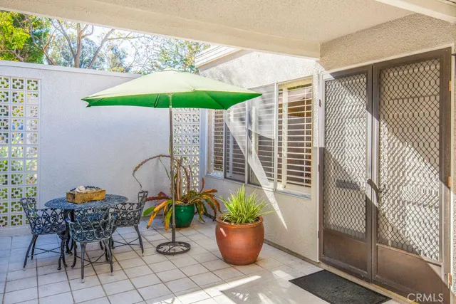 a picture of a bench in front of building