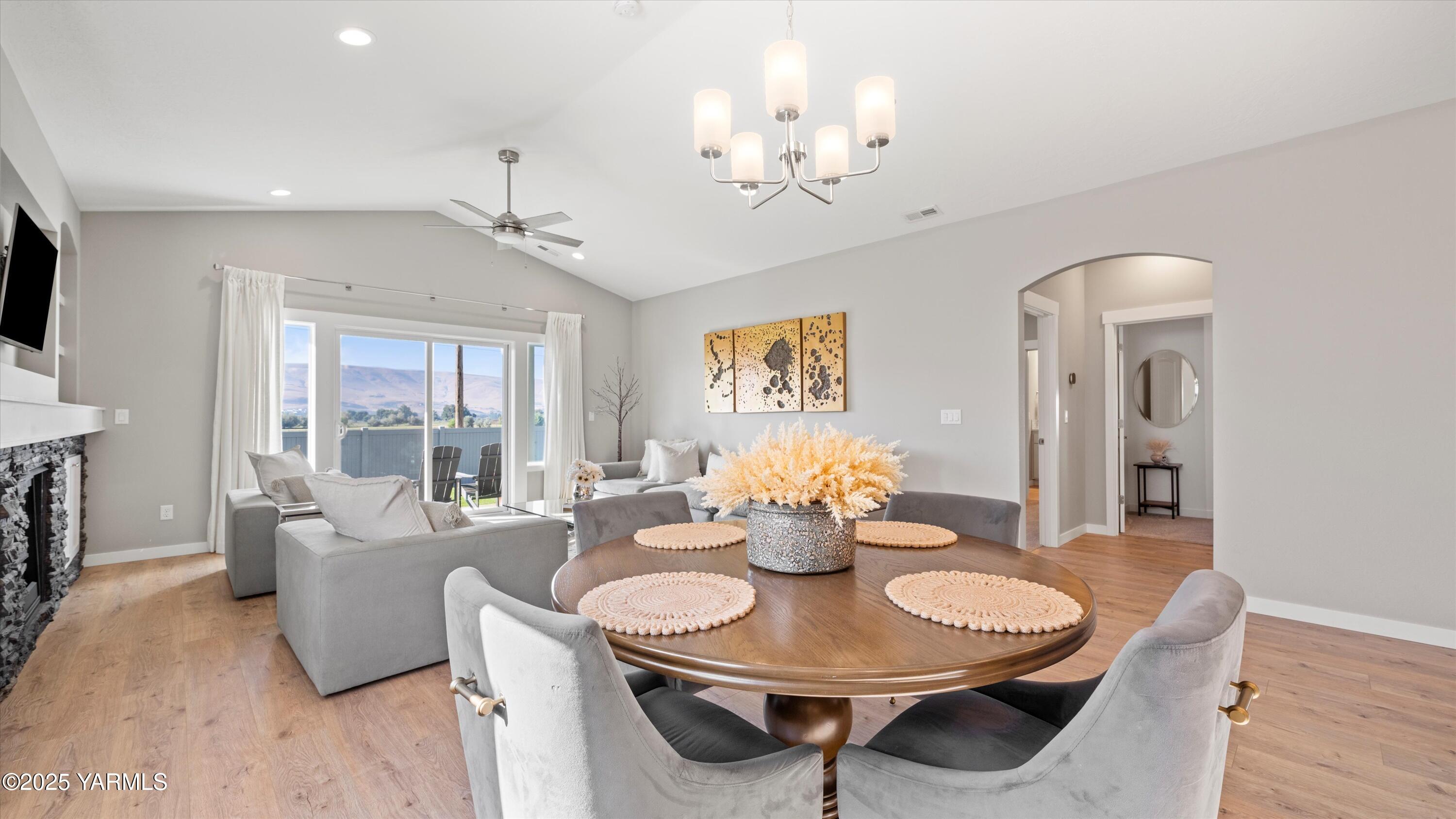 208 Bratton Street Prosser, WA 99350 - Photo 14 of 36 Dining to Living Room