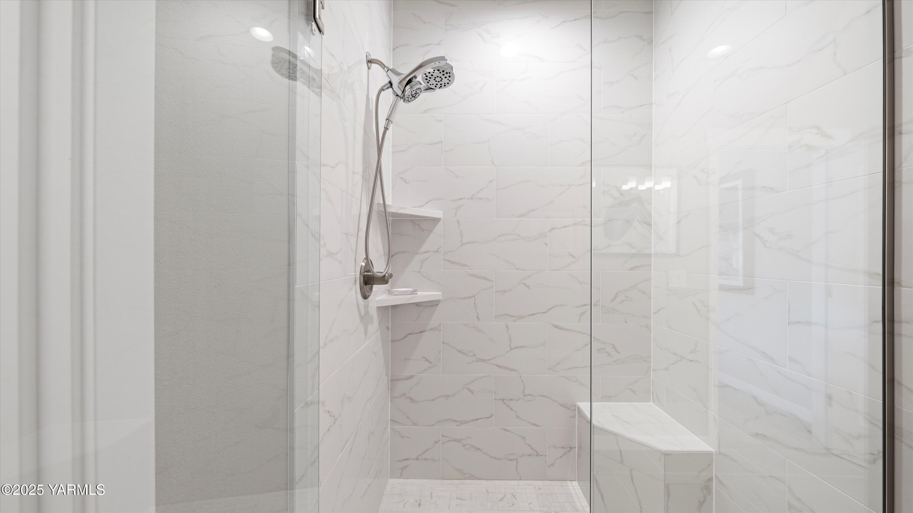 208 Bratton Street Prosser, WA 99350 - Photo 19 of 36 Walk in Shower