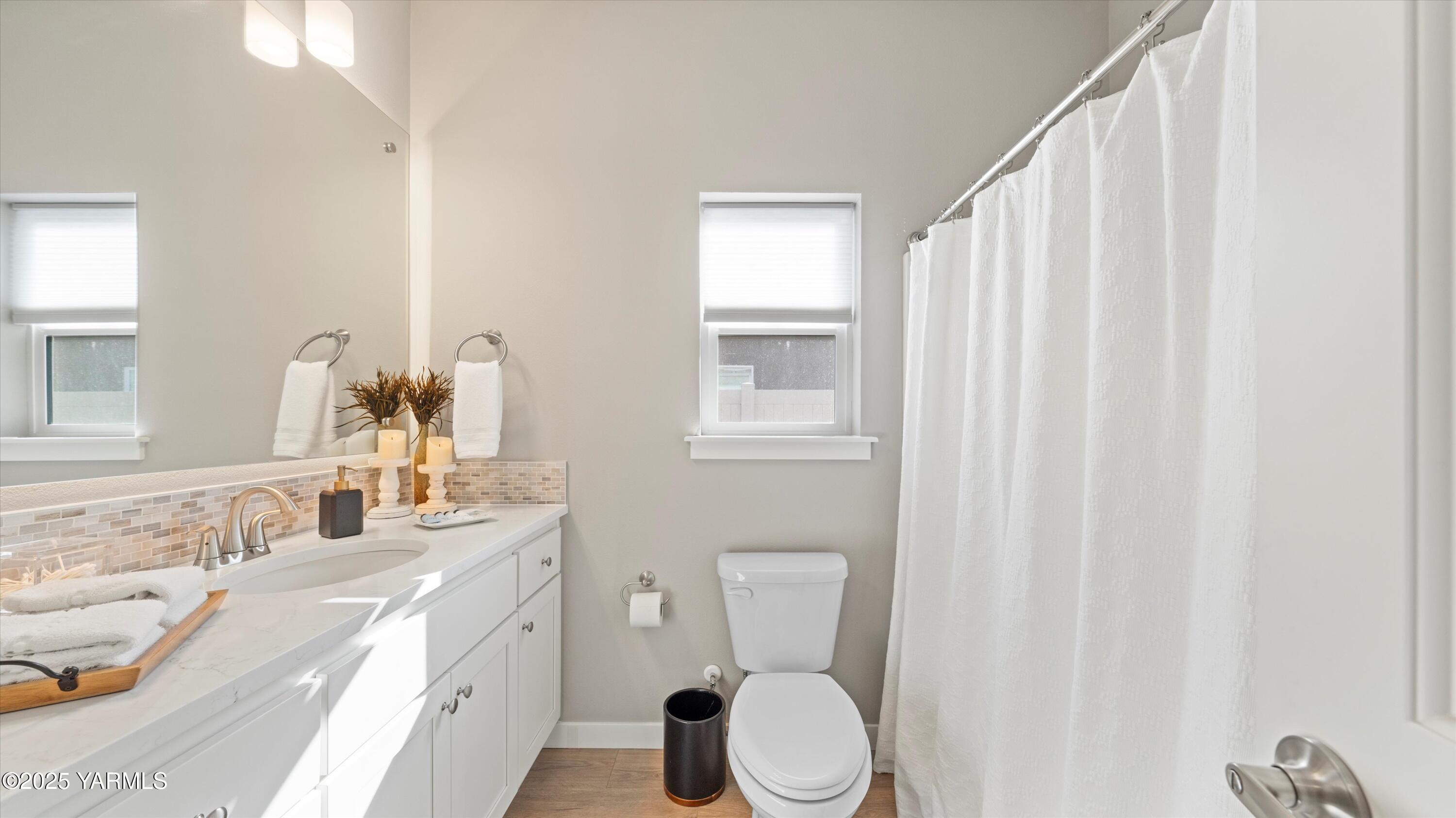 208 Bratton Street Prosser, WA 99350 - Photo 24 of 36 Main Bathroom