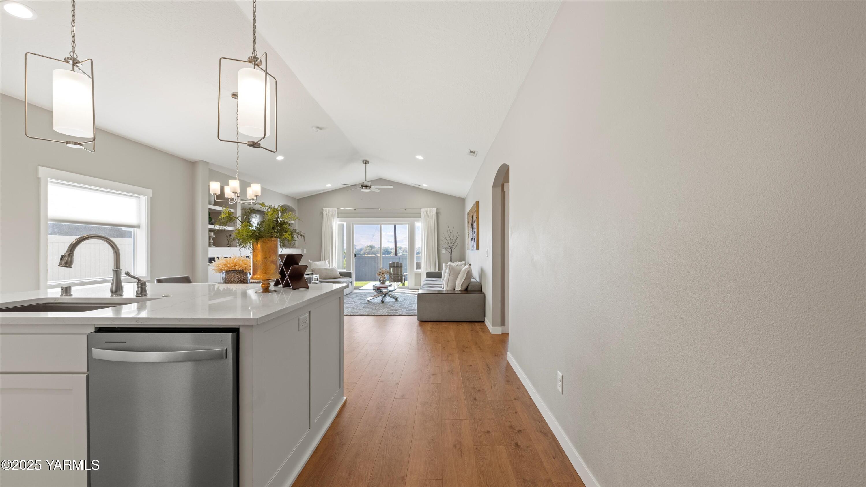 208 Bratton Street Prosser, WA 99350 - Photo 33 of 36 Entry to Kitchen/Living Room