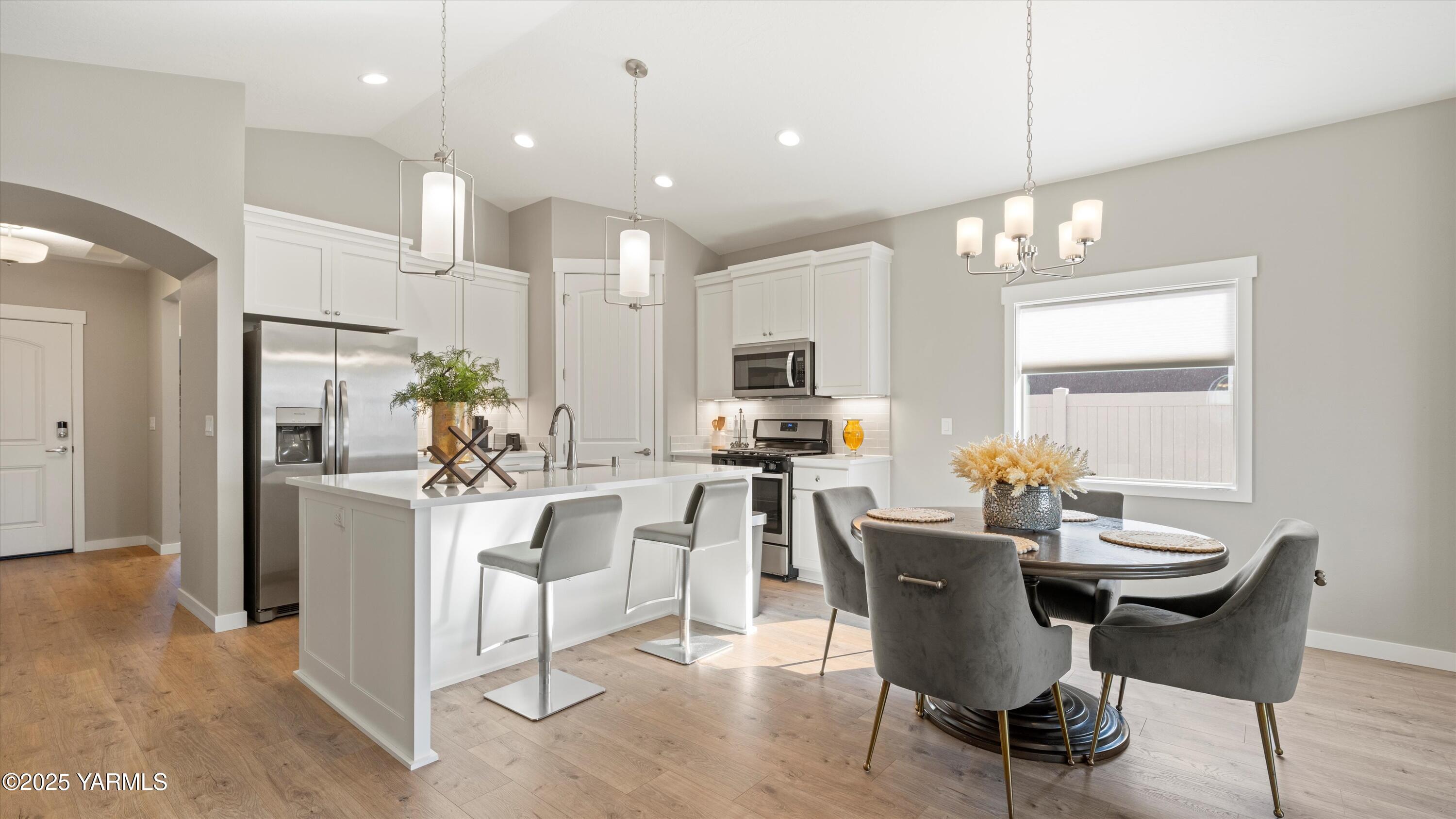 208 Bratton Street Prosser, WA 99350 - Photo 5 of 36 Dining and Kitchen