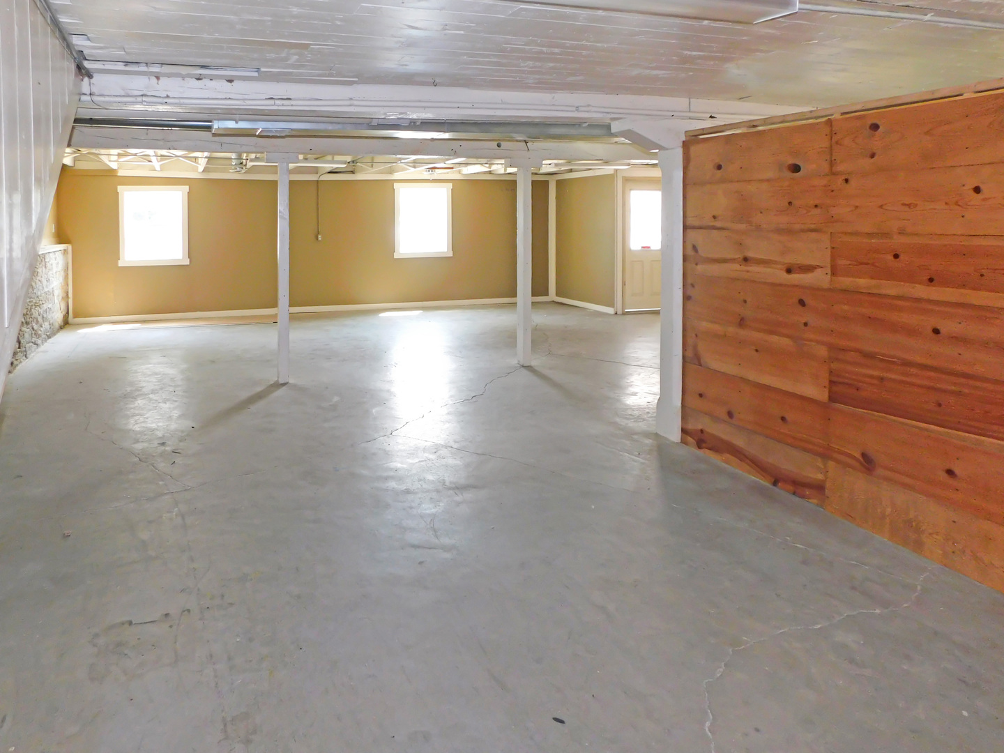 122 South Prairie Street, Unit 3 Rockton, IL 61072 - Photo 11 of 15 a view of a room with window and mirror
