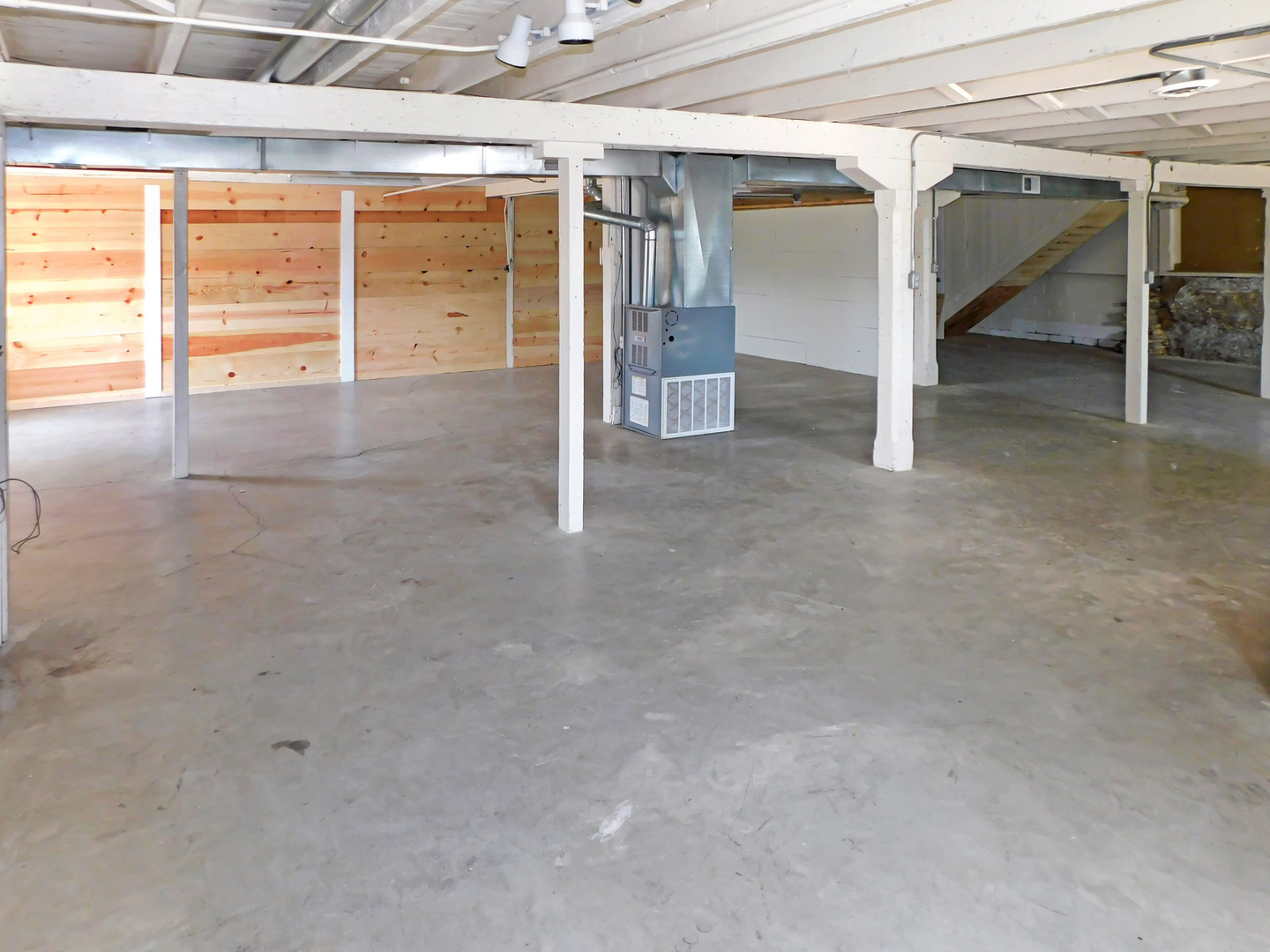 122 South Prairie Street, Unit 3 Rockton, IL 61072 - Photo 5 of 15 a view of an empty room with a window