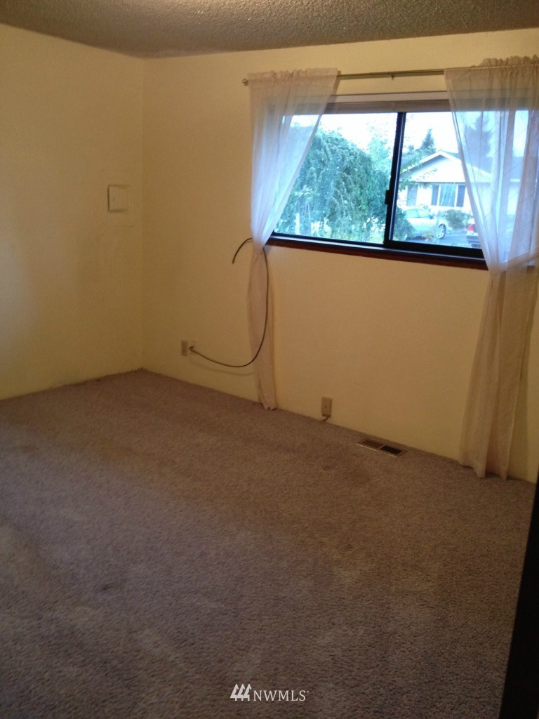 3527 Northeast 10th Lane Renton, WA 98056 - Photo 8 of 14