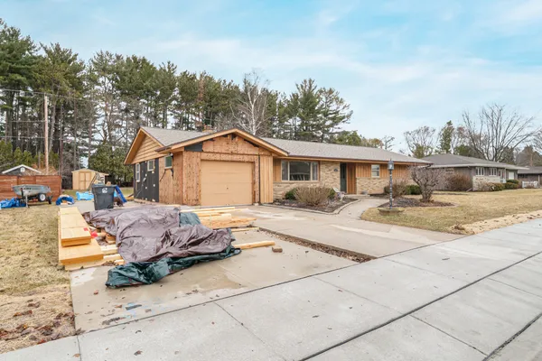 $419,900 | 818 Huron Avenue, Oostburg, WI 53070