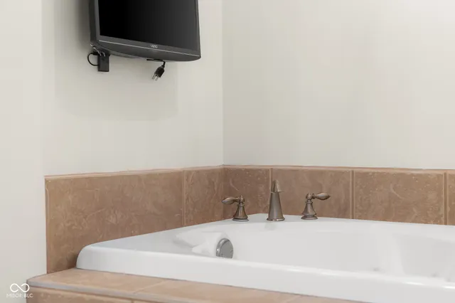 $569,900 | 2349 East County Road 25 North, Brownstown, IN 47220