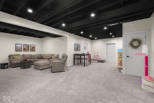 $569,900 | 2349 East County Road 25 North, Brownstown, IN 47220