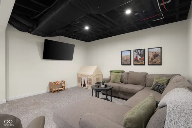 $569,900 | 2349 East County Road 25 North, Brownstown, IN 47220