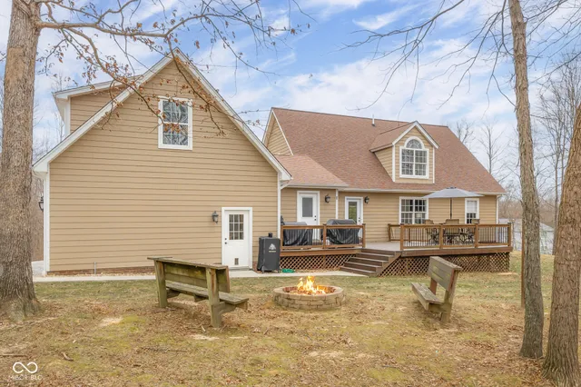 $569,900 | 2349 East County Road 25 North, Brownstown, IN 47220