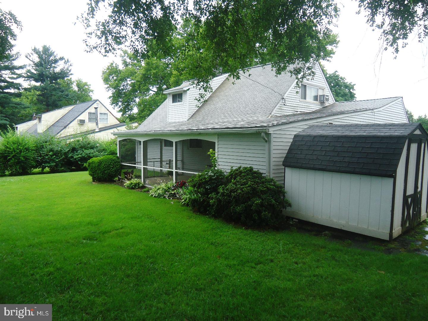 40 Crystal Road Levittown, PA 19057 - Photo 3 of 23 Exterior Back