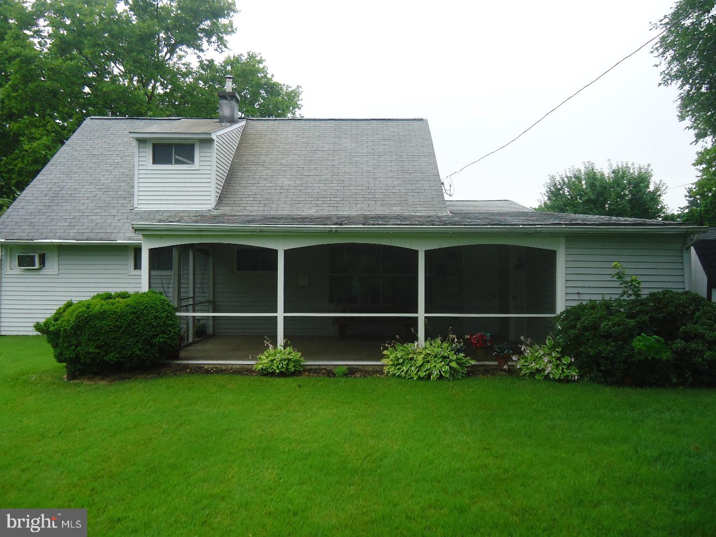 40 Crystal Road Levittown, PA 19057 - Photo 4 of 23 Exterior Back