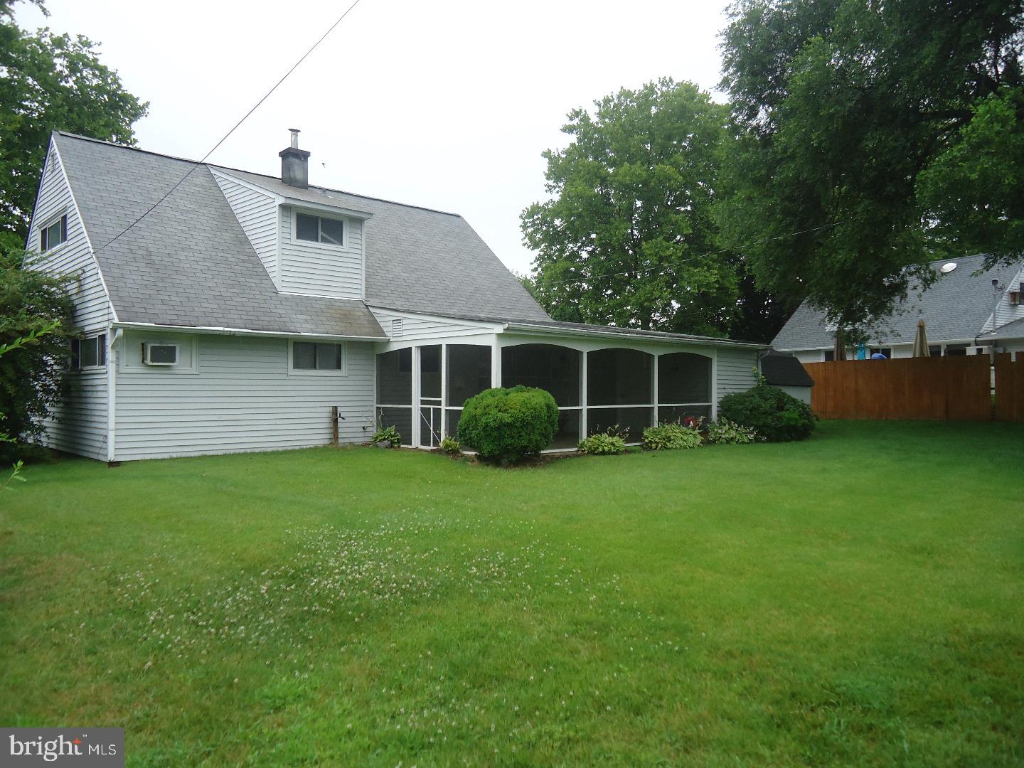 40 Crystal Road Levittown, PA 19057 - Photo 5 of 23 Back Yard