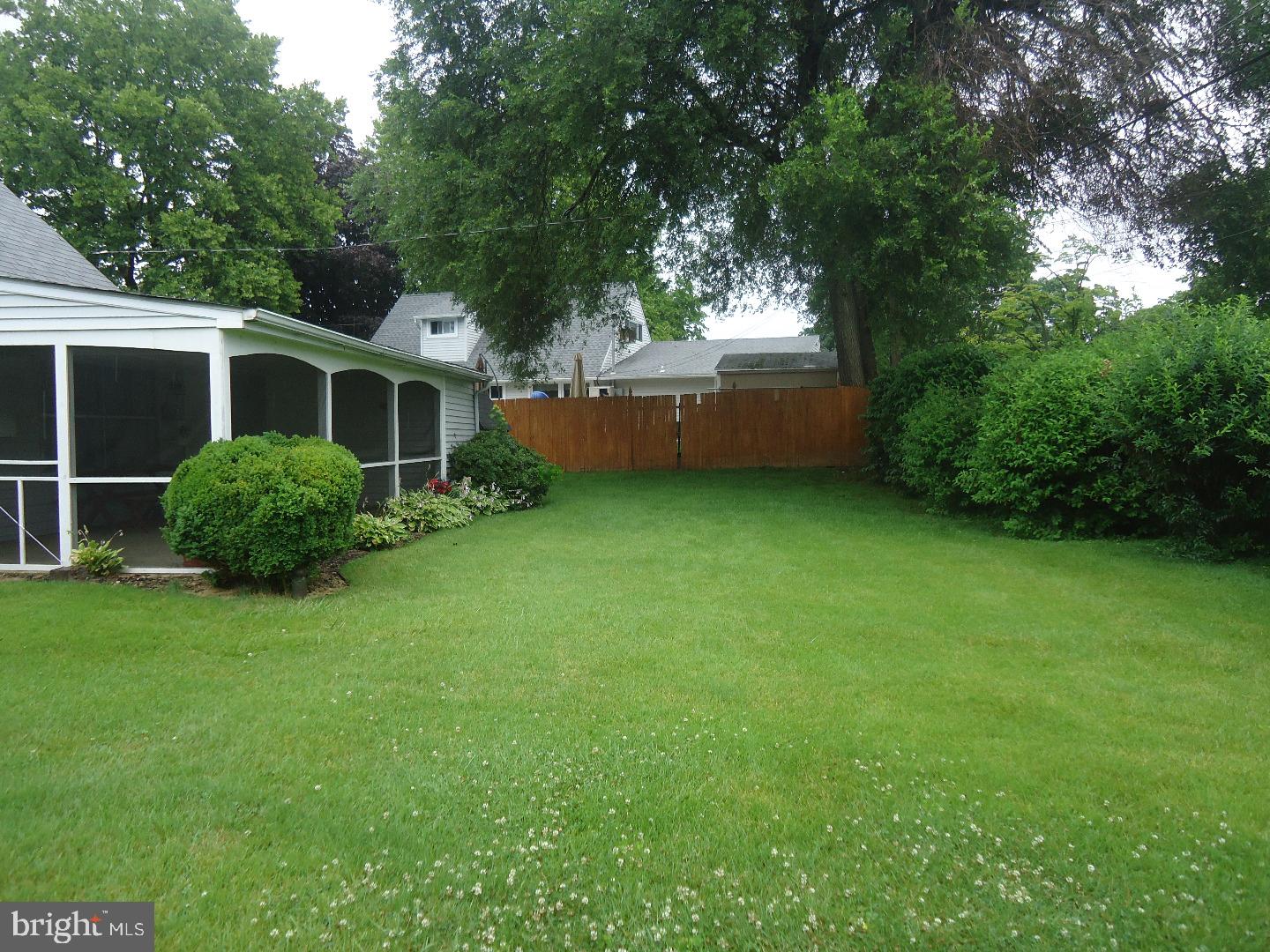 40 Crystal Road Levittown, PA 19057 - Photo 6 of 23 Back Yard