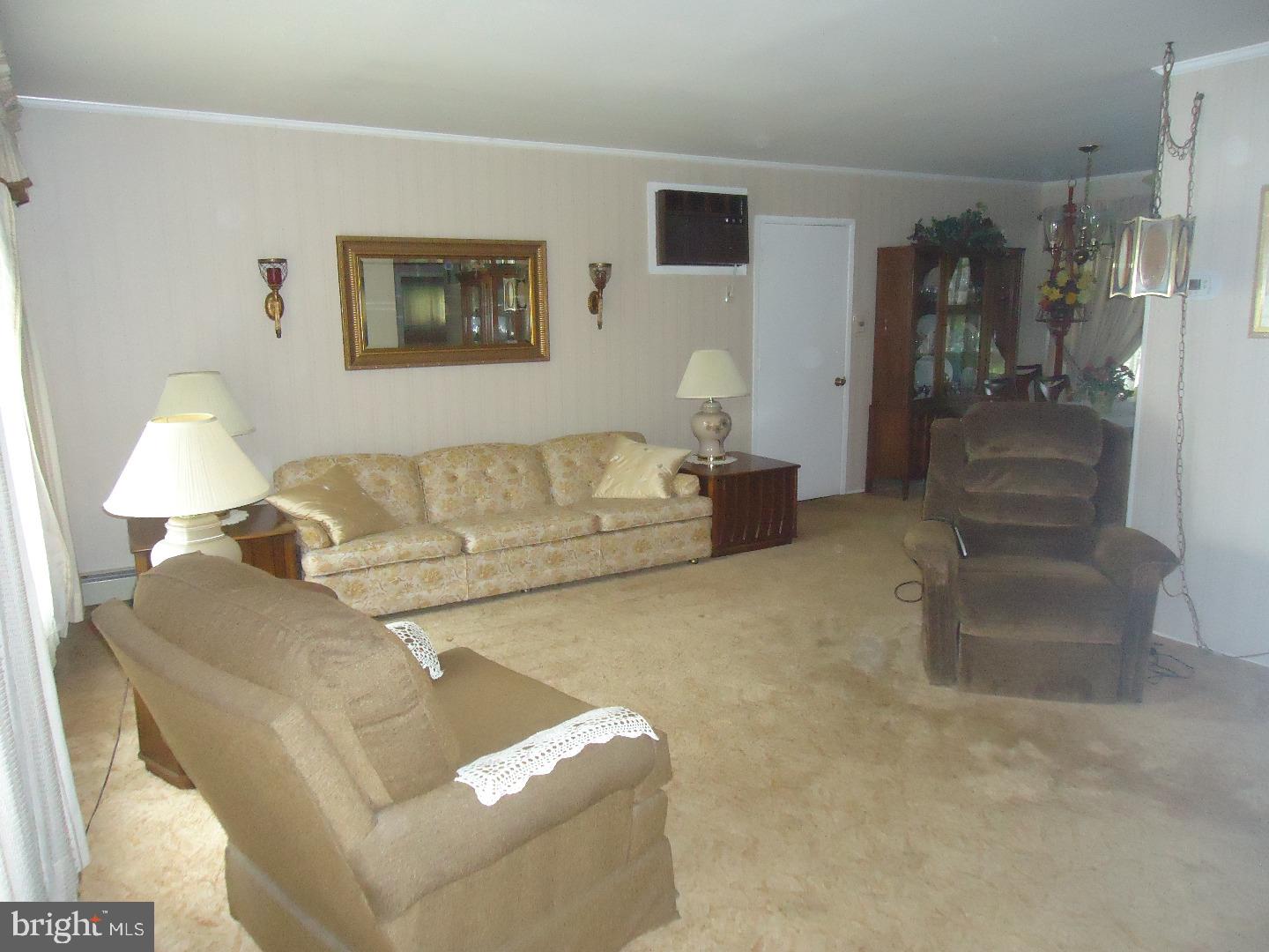 40 Crystal Road Levittown, PA 19057 - Photo 10 of 23 Living Room