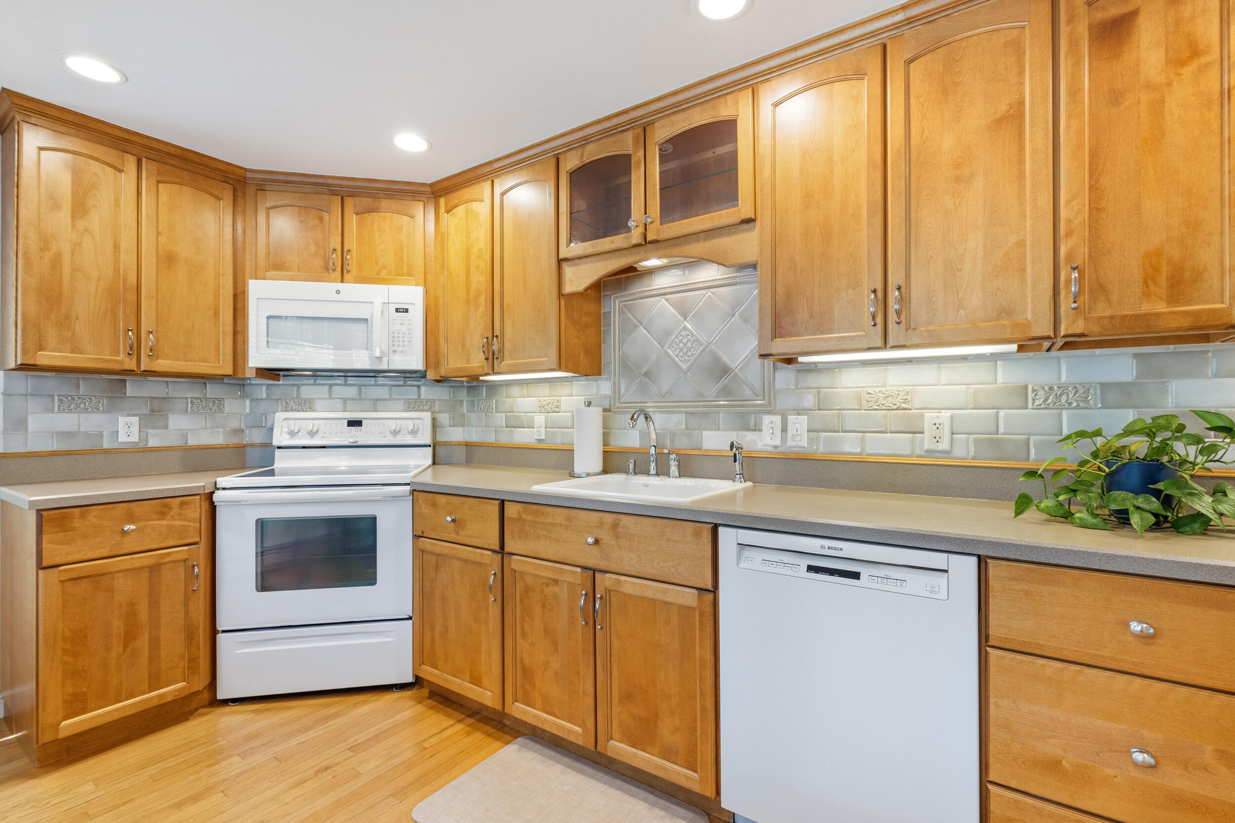 63 West Commonwealth Drive Portland, ME 04103 - Photo 10 of 46 Kitchen