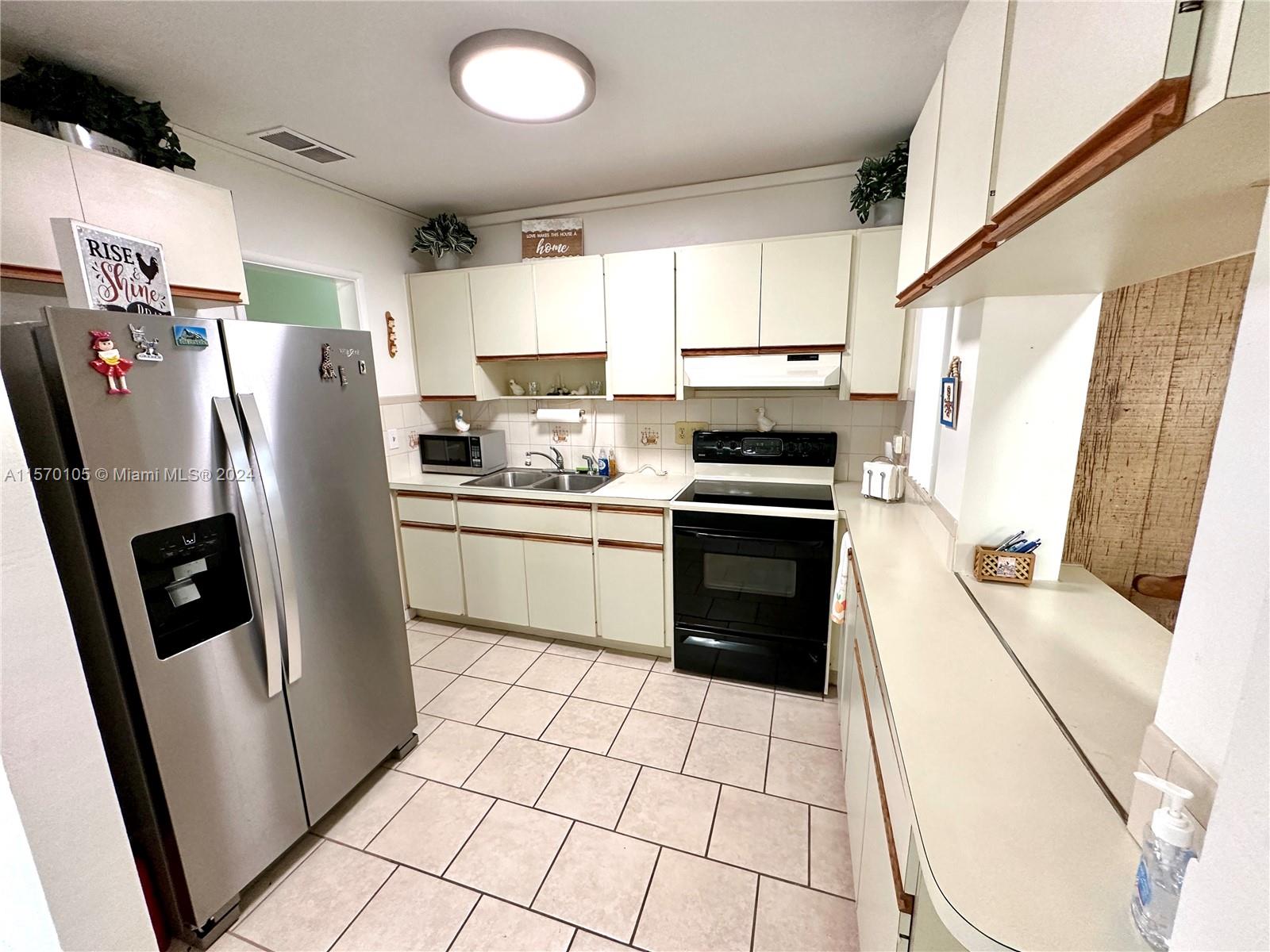 7390 Southwest 34th Street Miami, FL 33155 - Photo 3 of 20 Gallery Image 3