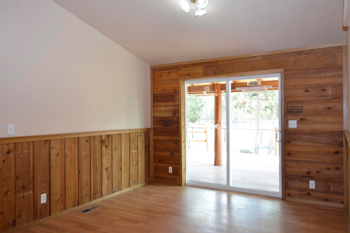 51340 Dianne Road La Pine, OR 97739 - Photo 17 of 36 17