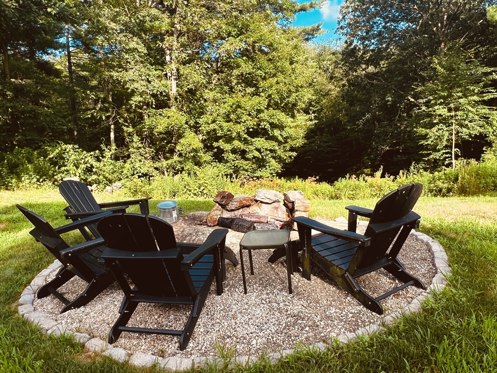 97 Breakneck Road Sturbridge, MA 01566 - Photo 31 of 33 a view of a chairs and table in the patio