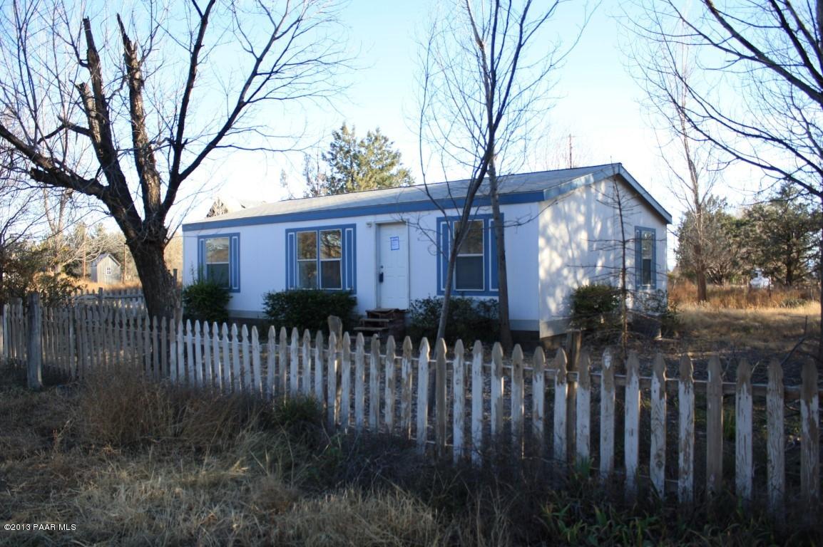 25375 North Stump Road Paulden, AZ 86334 - Photo 11 of 25 a front view of a house with a garden