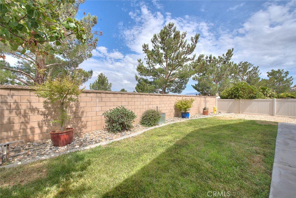 19360 Galloping Hill Road Apple Valley, CA 92308 - Photo 42 of 54