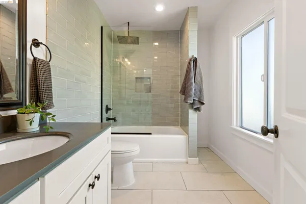 $820,000 | 5030 Congress Avenue, Oakland, CA 94601