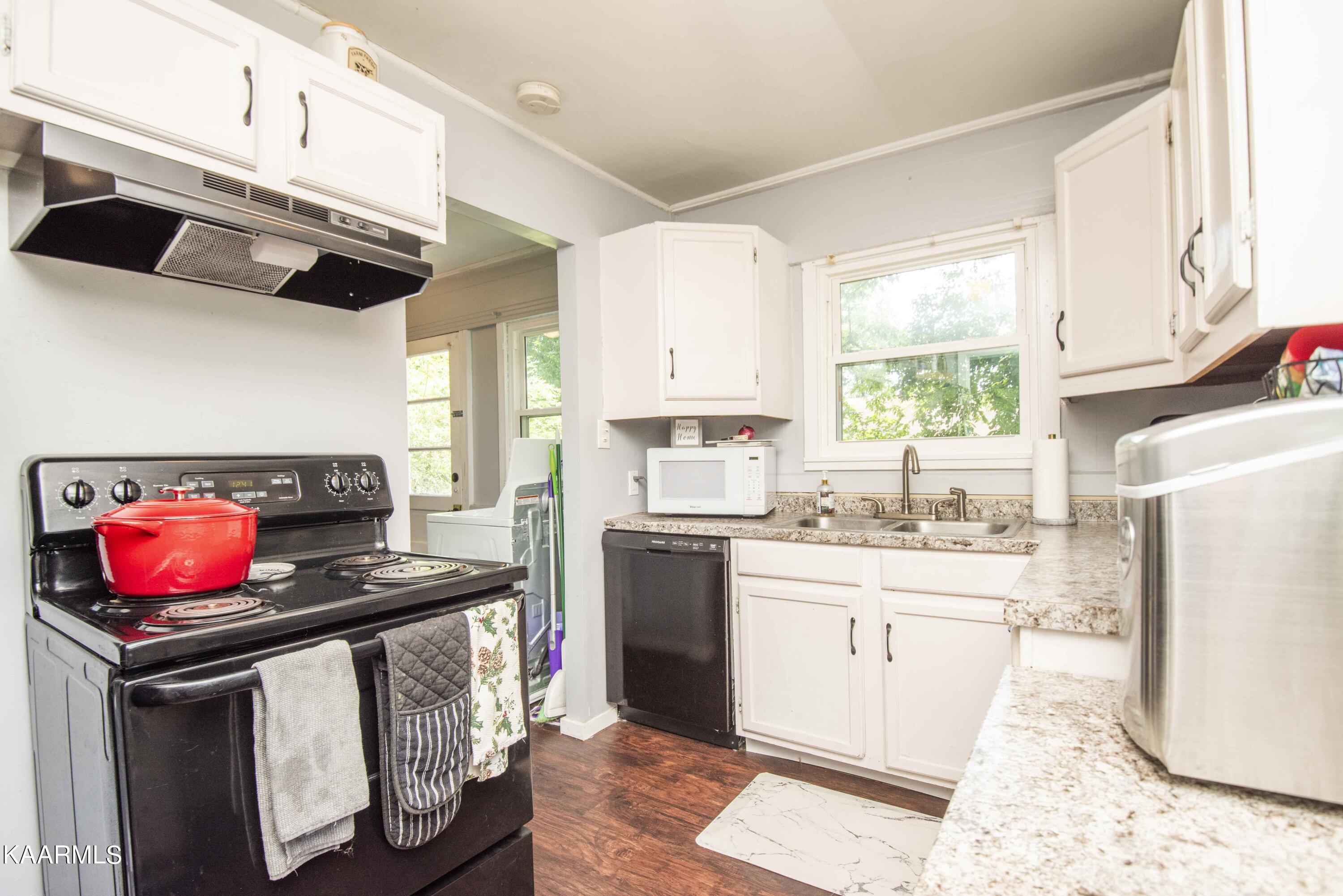 606 Florida Avenue Oak Ridge, TN 37830 - Photo 13 of 31 kitchen 3_1
