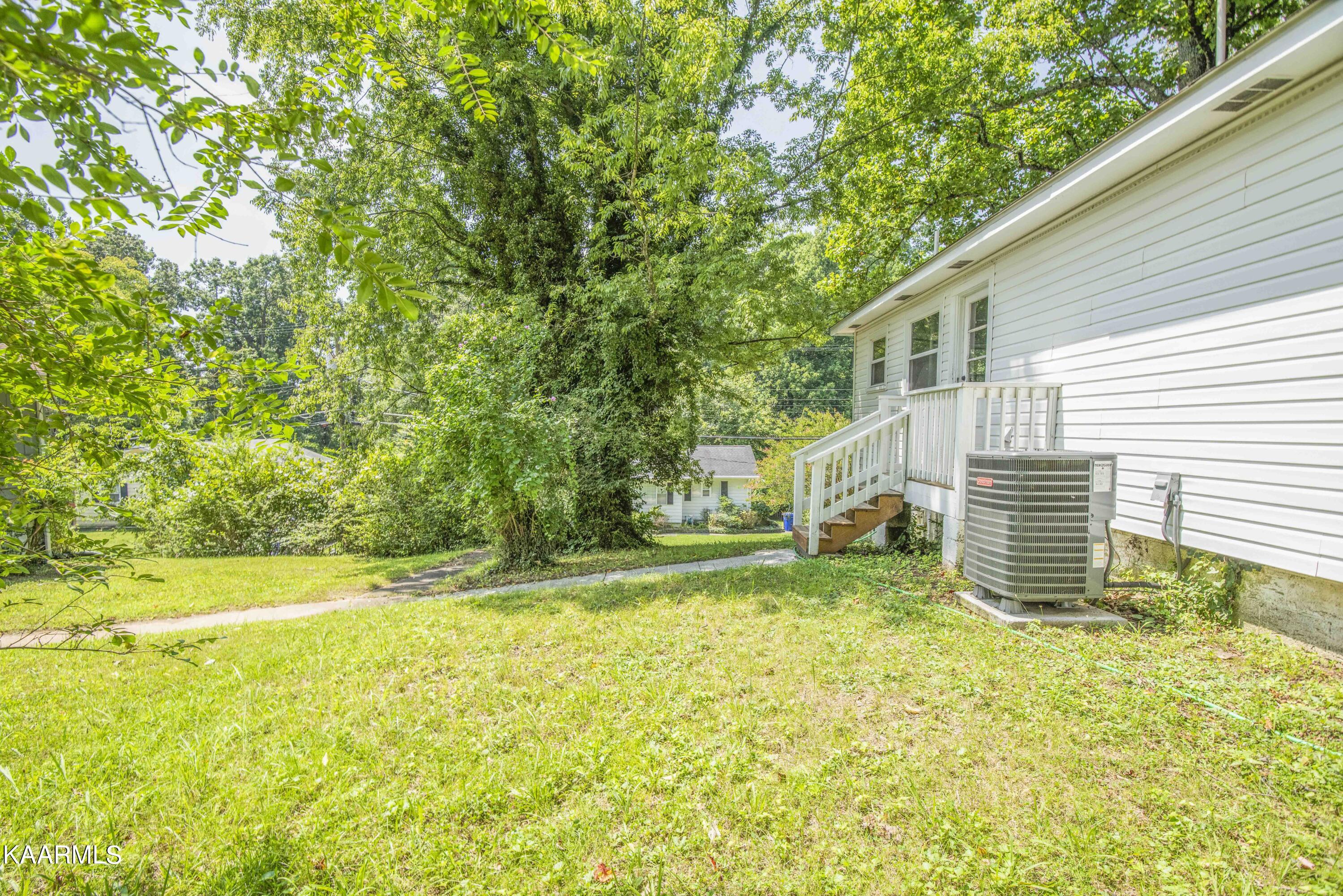606 Florida Avenue Oak Ridge, TN 37830 - Photo 27 of 31 yard 6_1