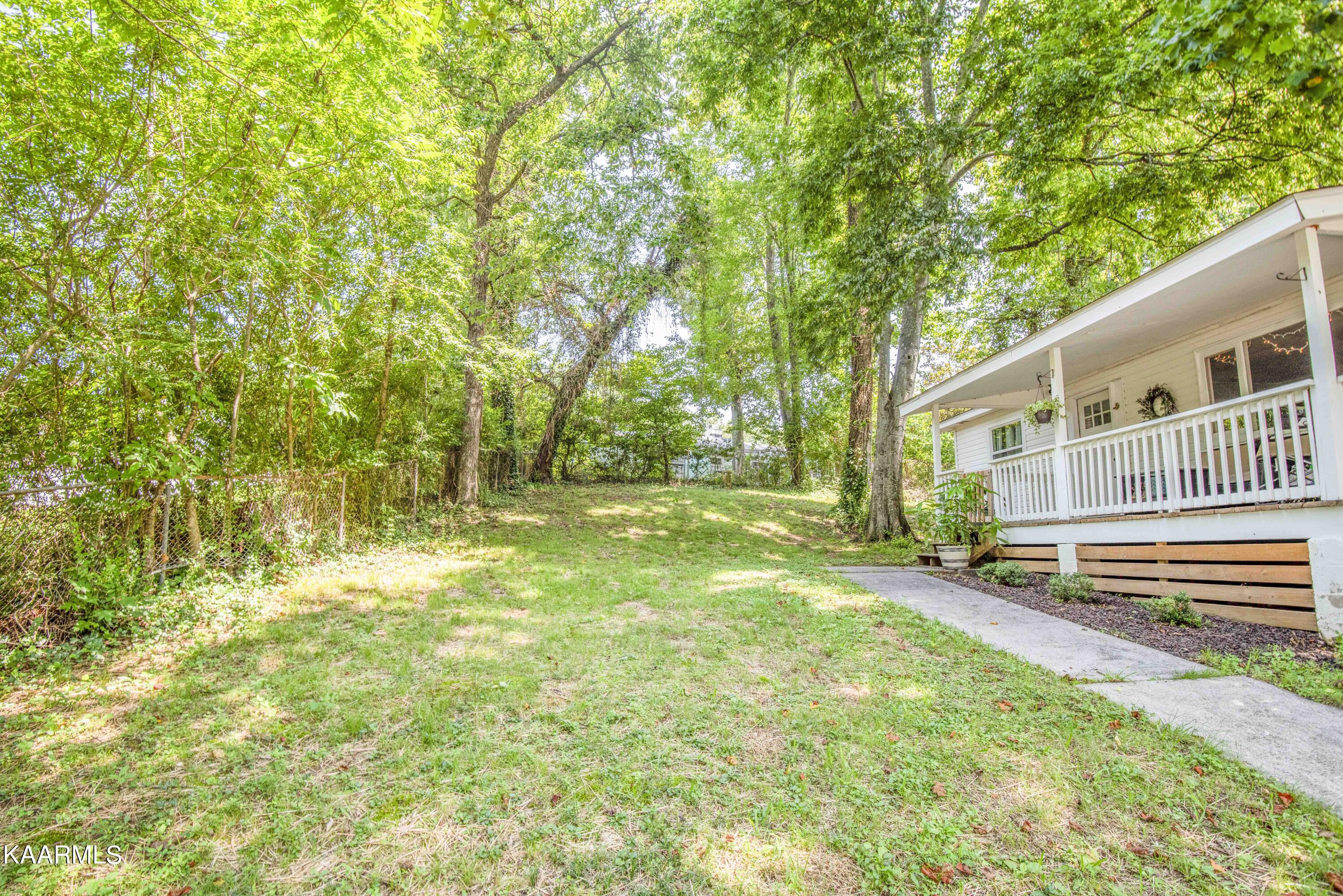 606 Florida Avenue Oak Ridge, TN 37830 - Photo 4 of 31 yard_1
