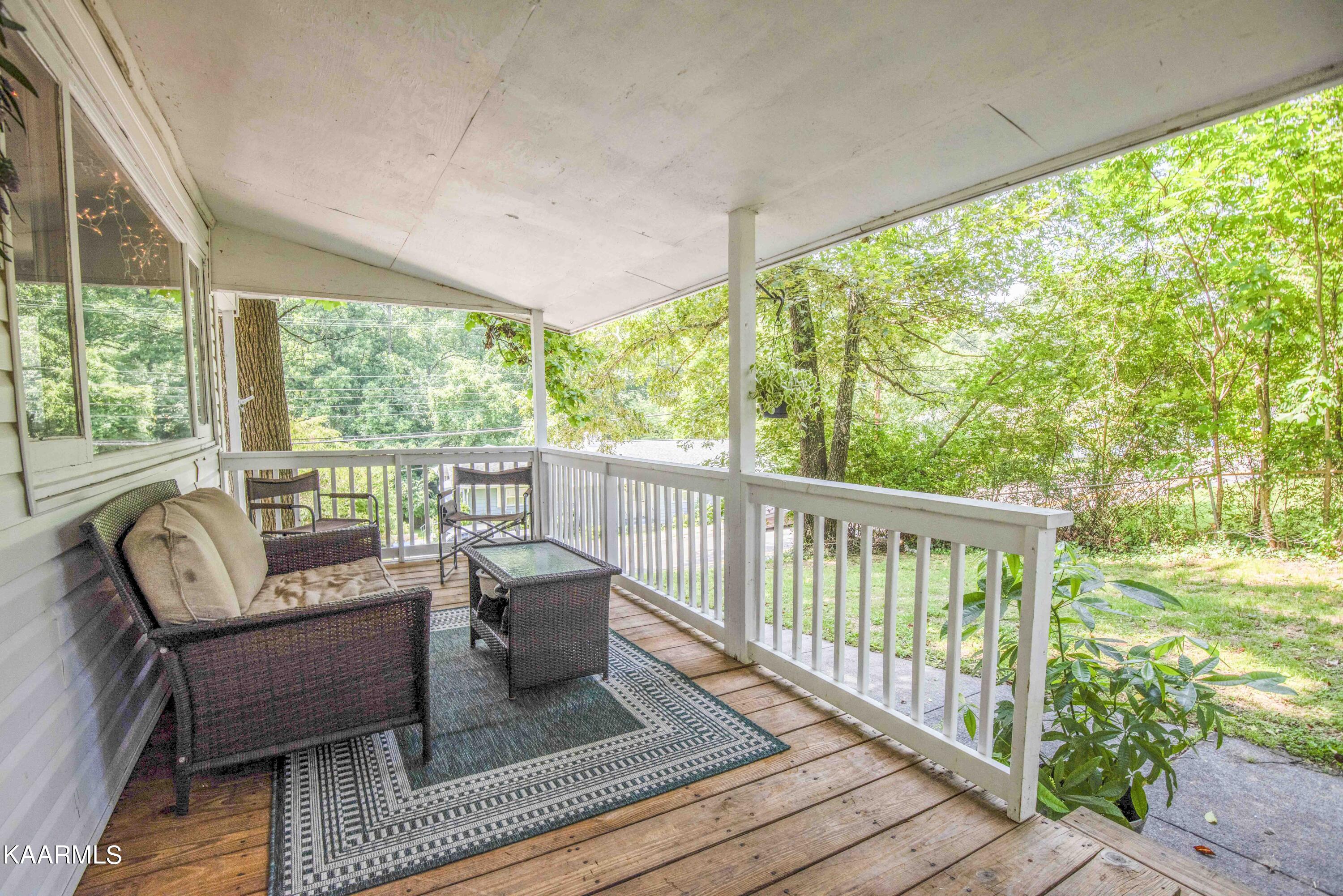 606 Florida Avenue Oak Ridge, TN 37830 - Photo 6 of 31 poech 1_1