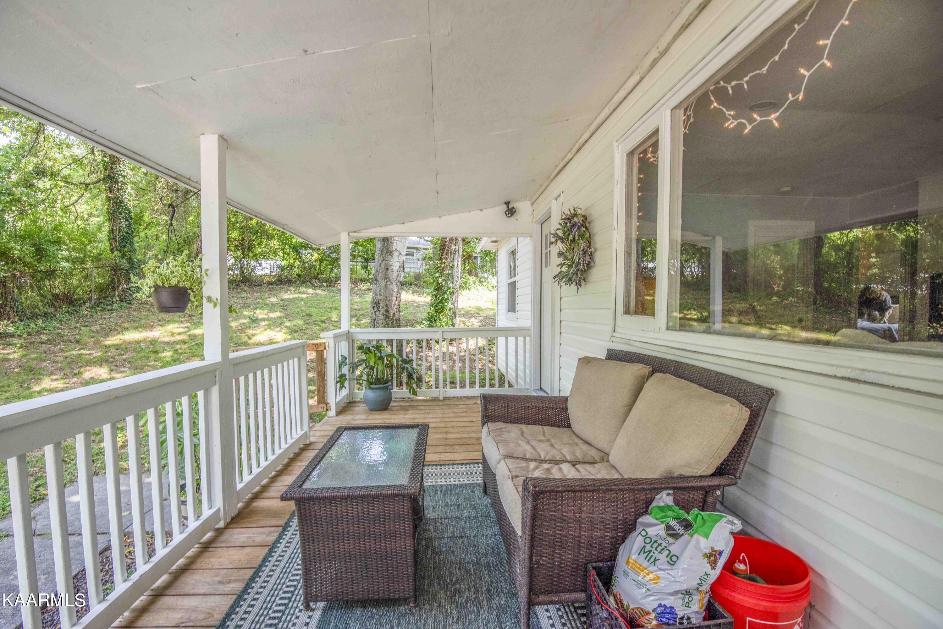 606 Florida Avenue Oak Ridge, TN 37830 - Photo 7 of 31 porch_1