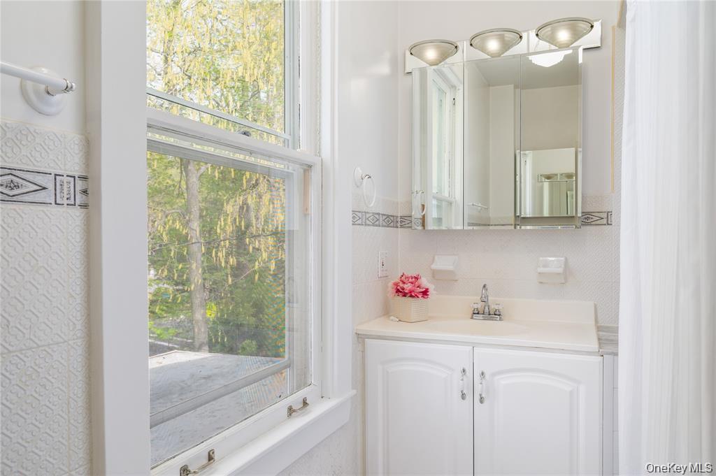 66 Drake Road Scarsdale, NY 10583 - Photo 18 of 28