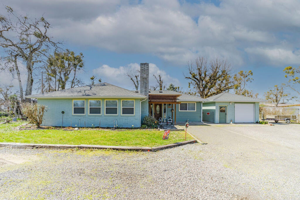 3149 Hanley Road Central Point, OR 97502 - Photo 1 of 47 Front of house