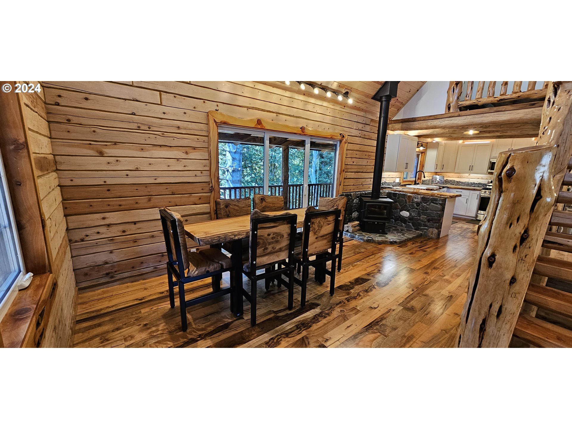 28331 Hunter Creek Heights Road Gold Beach, OR 97444 - Photo 14 of 45 Gallery Image 14