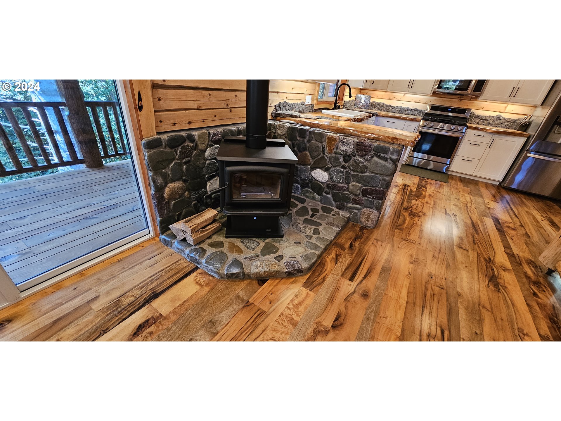 28331 Hunter Creek Heights Road Gold Beach, OR 97444 - Photo 24 of 45 Gallery Image 24