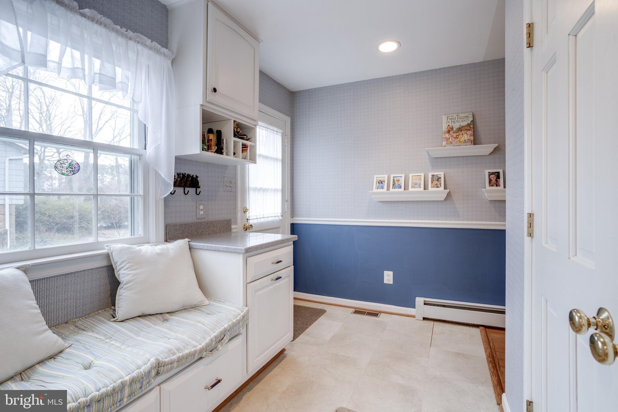 8901 Burke Road Burke, VA 22015 - Photo 22 of 63 a living room with furniture